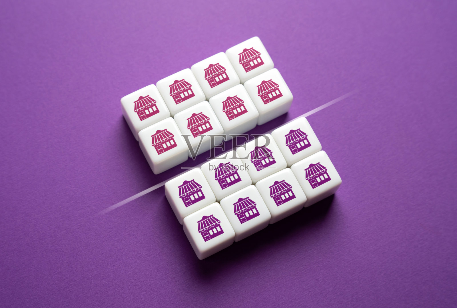 把商店分拆成两个不同的公司。照片摄影图片