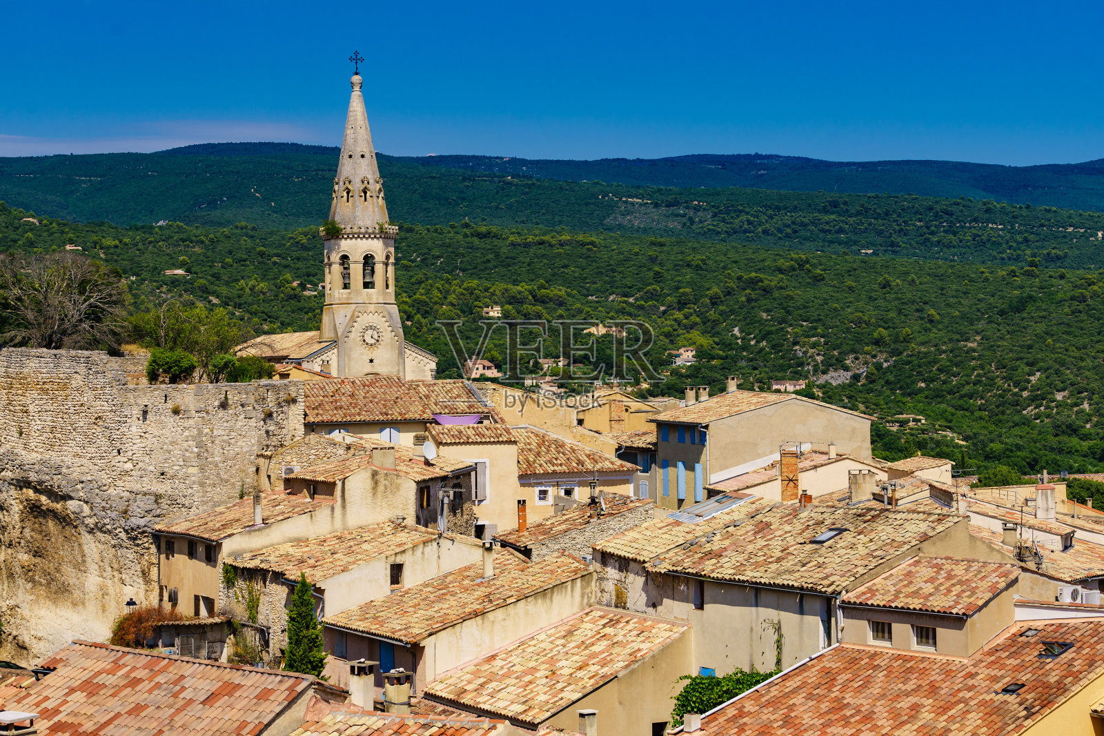 法国的圣萨坦-莱阿普特村照片摄影图片