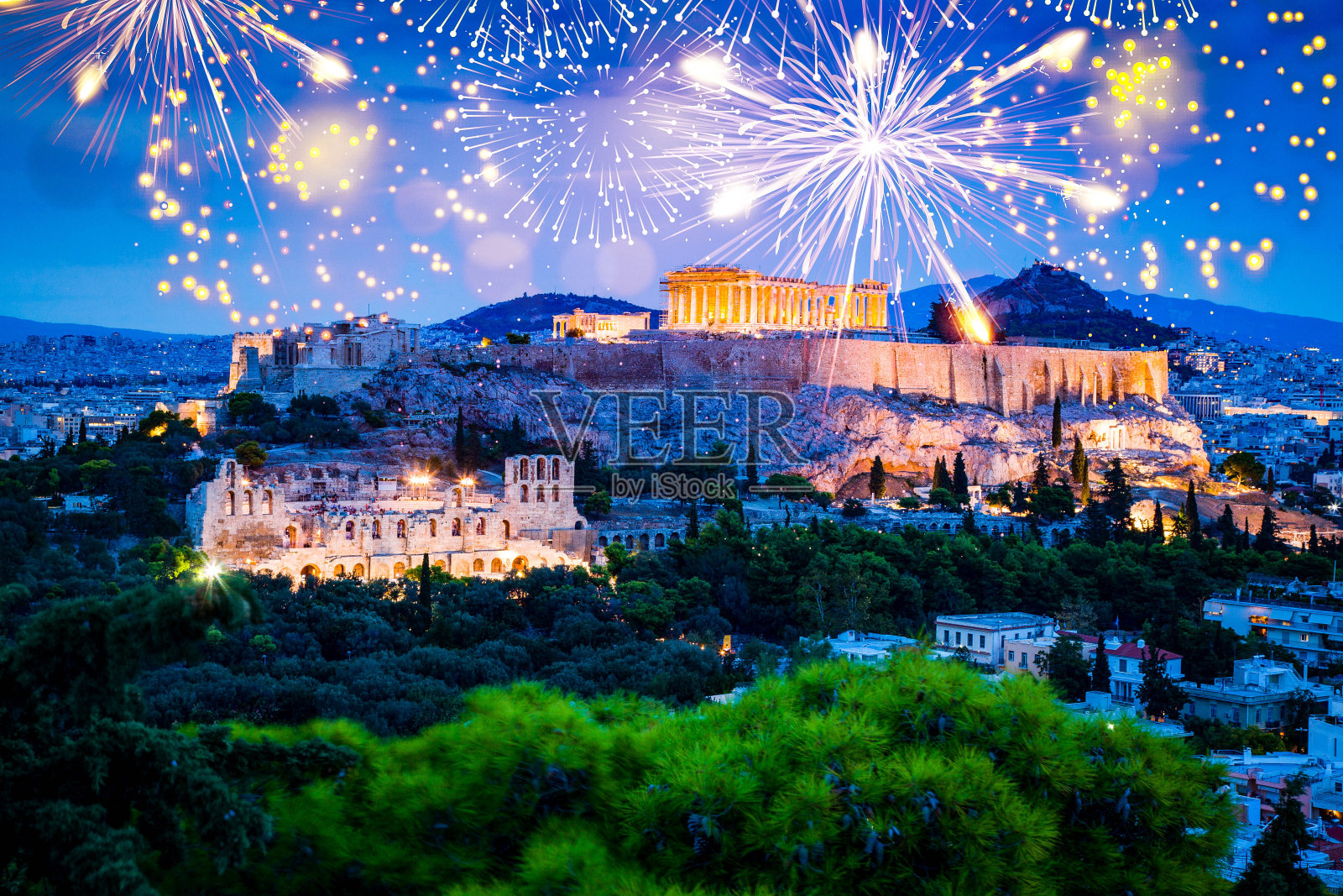 雅典燃放烟花，新年快乐照片摄影图片