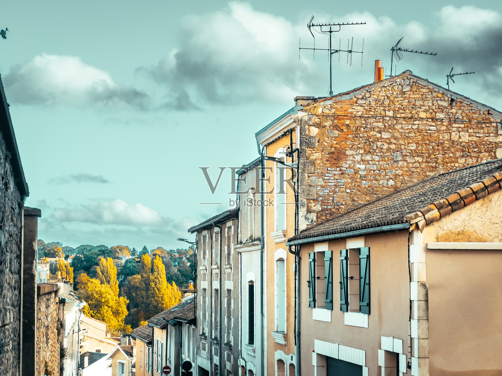 普瓦捷文化中心:漫步法国市中心街道照片摄影图片