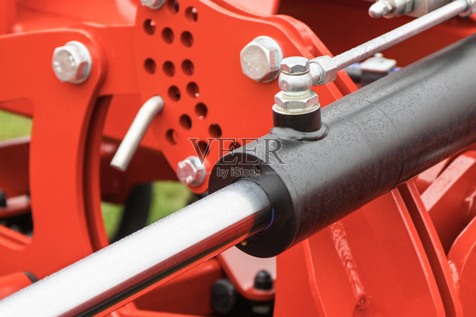 黑色活塞或红色气动或液压机执行器。技术照片摄影图片