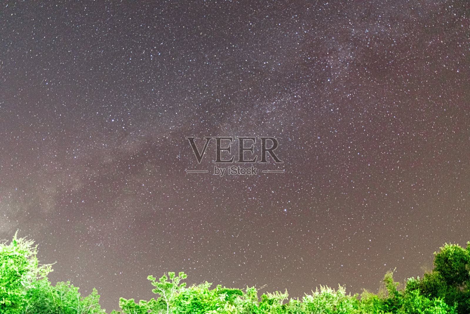 银河在天空中的图像照片摄影图片