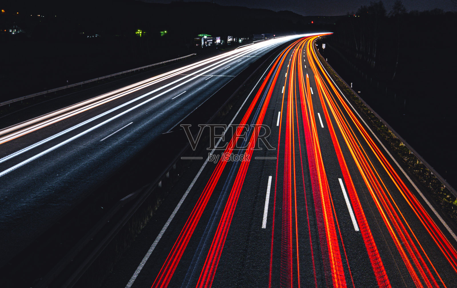 德国高速公路上的轻轨照片摄影图片