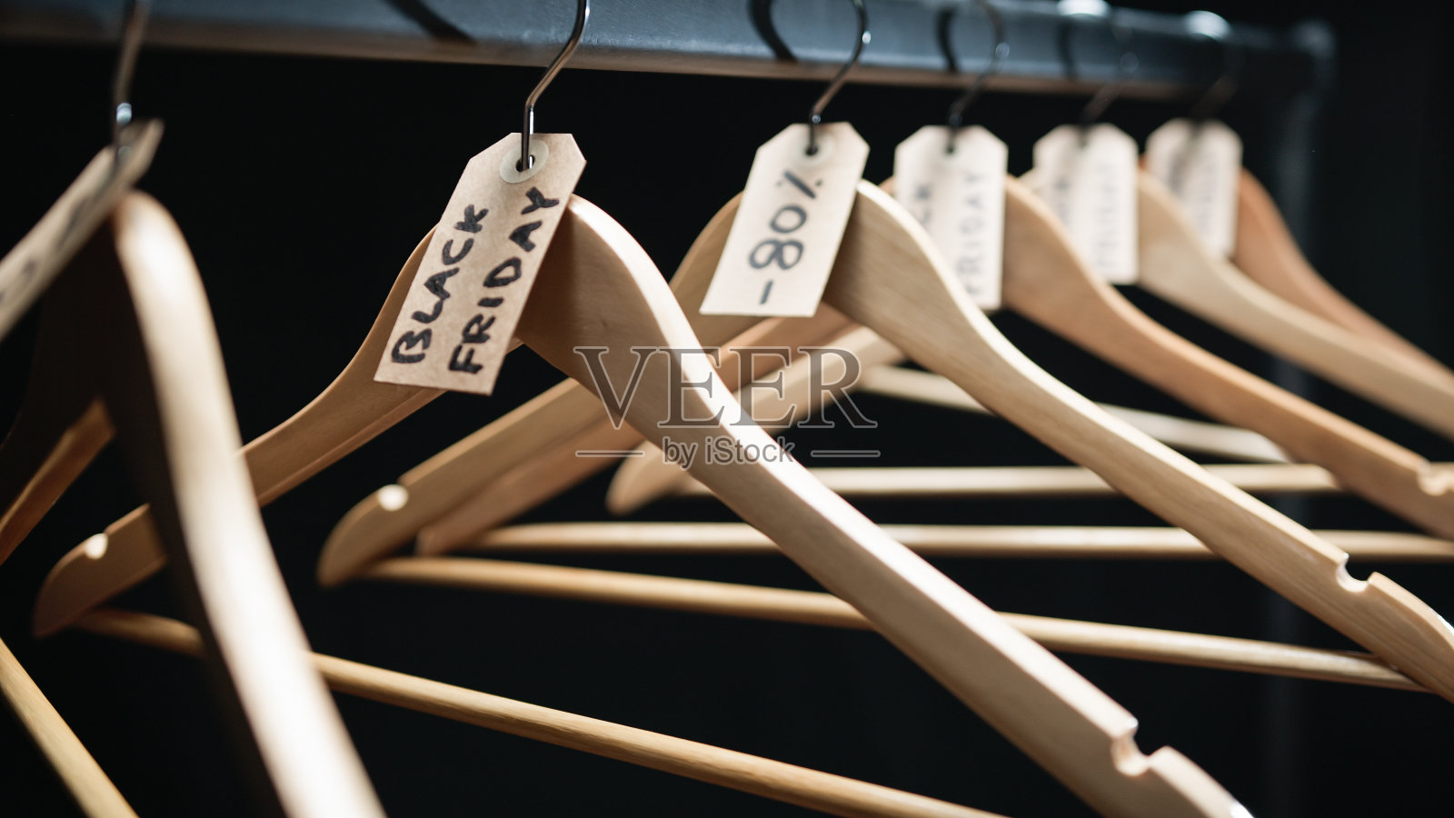 空拐杖悬挂黑色星期五背景照片摄影图片