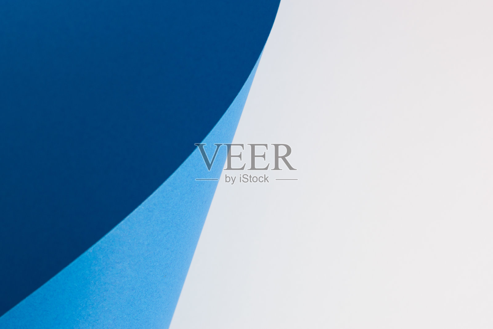 蓝色和白色分开弯曲的背景照片摄影图片