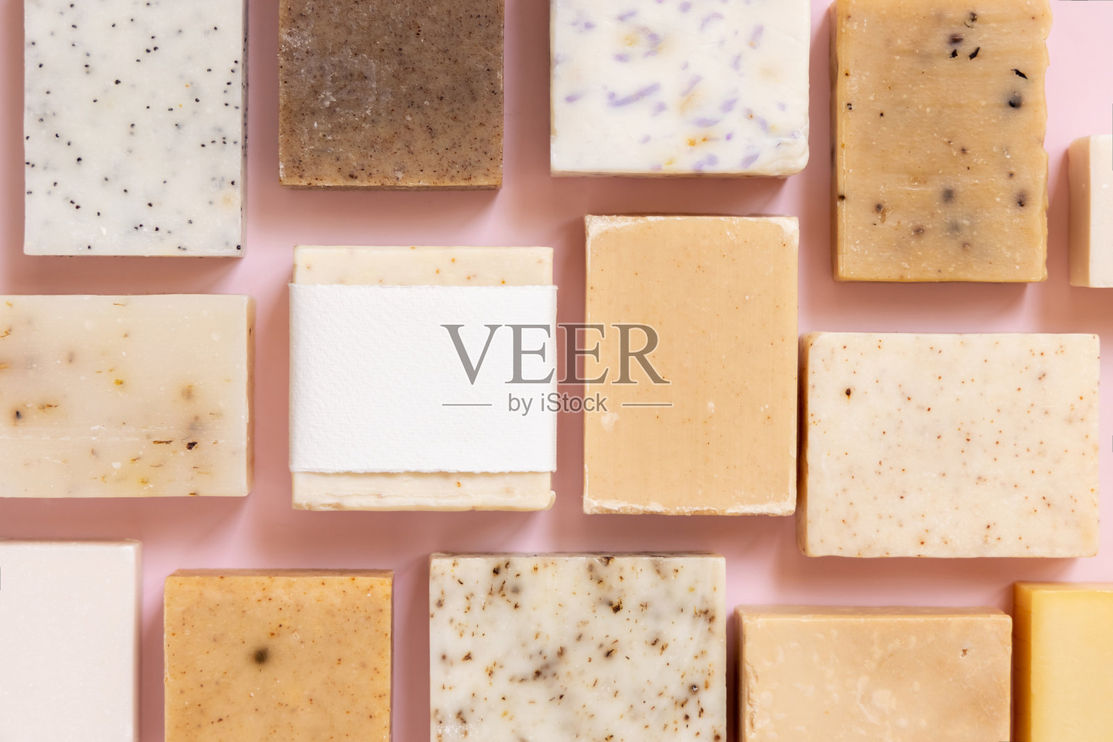 浅粉色的米色和棕色手工香皂，香皂包装模型照片摄影图片