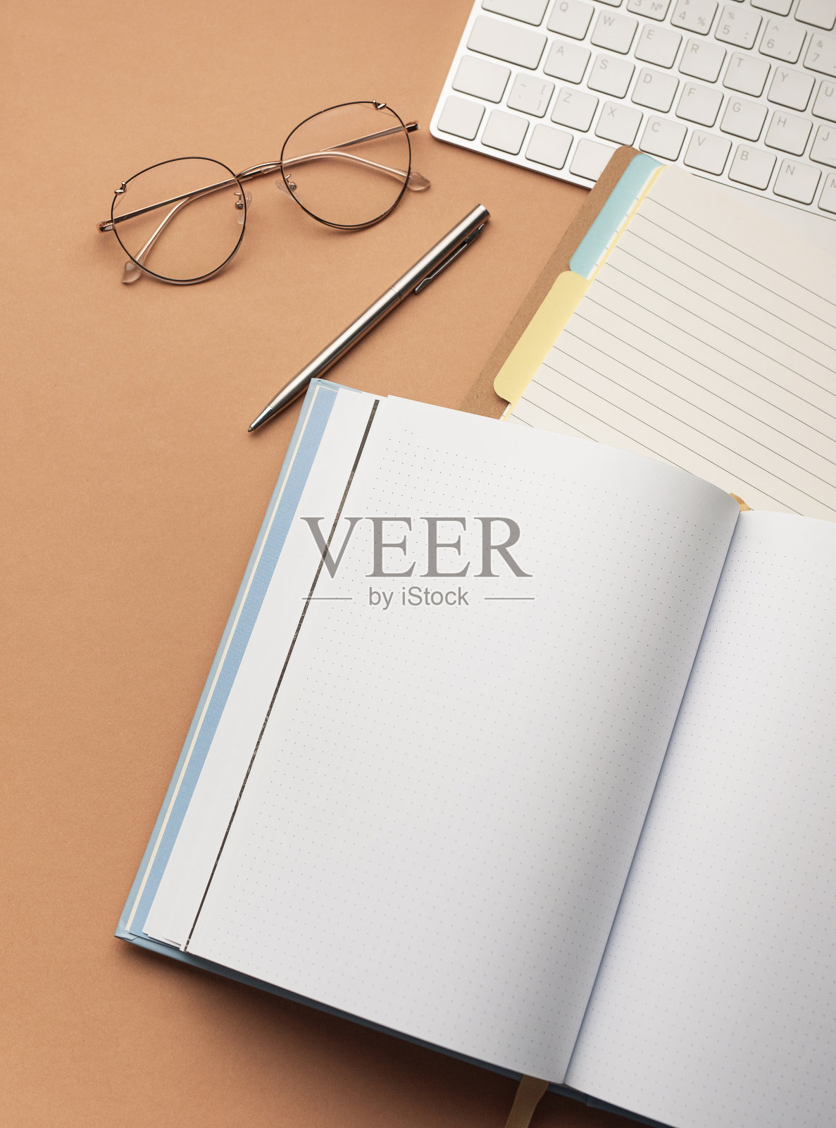 平躺，顶景办公桌书桌。照片摄影图片