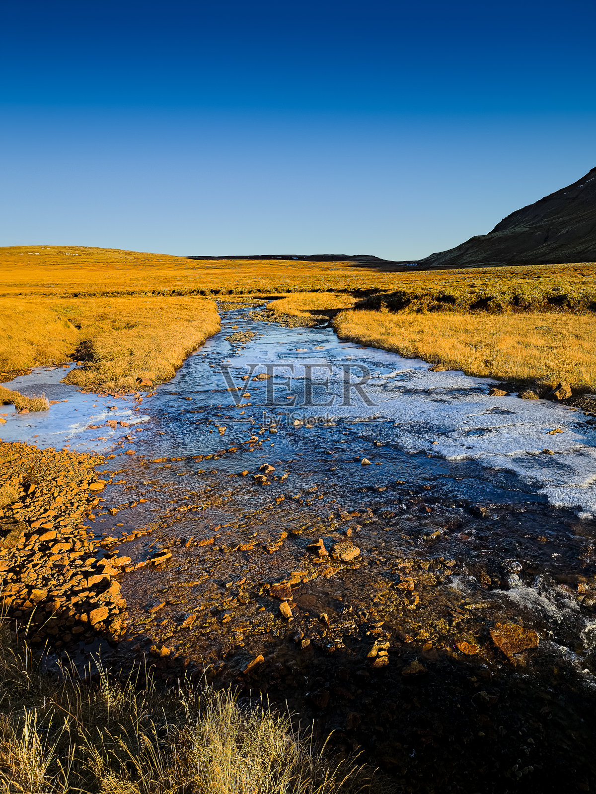 冰岛高地的冬日阳光照片摄影图片