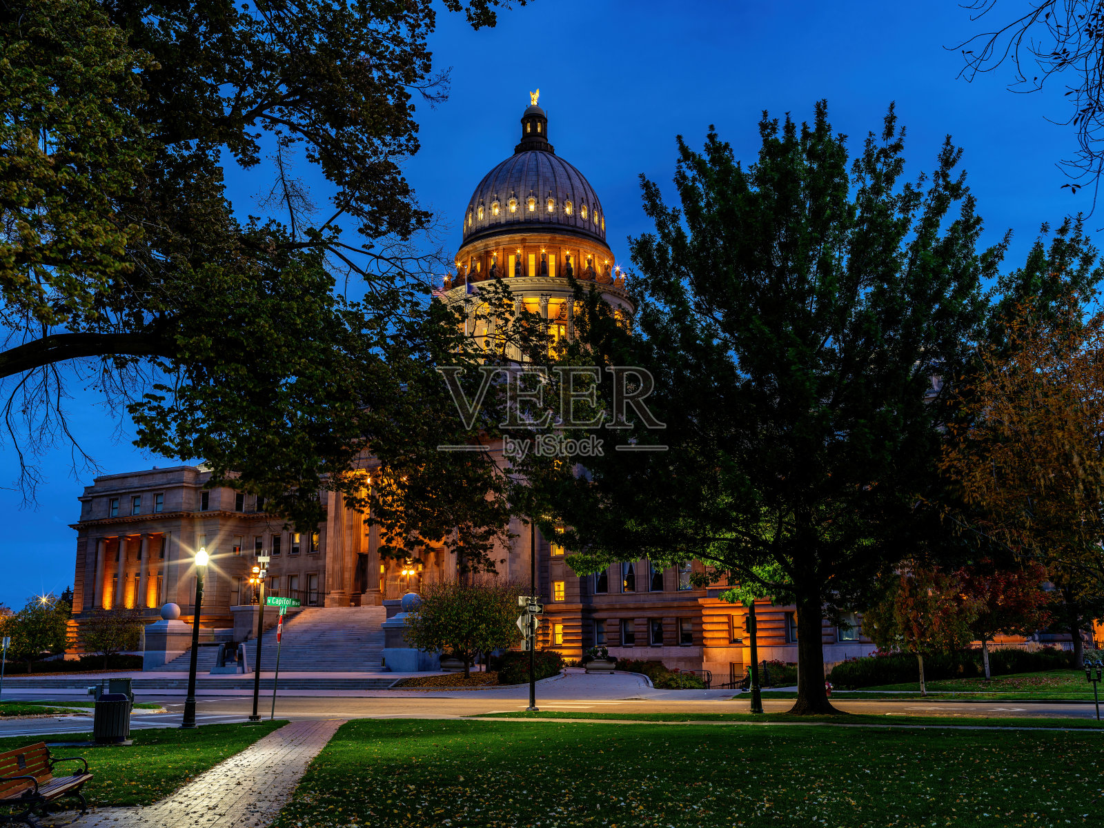 爱达荷州首府公园的夜景照片摄影图片