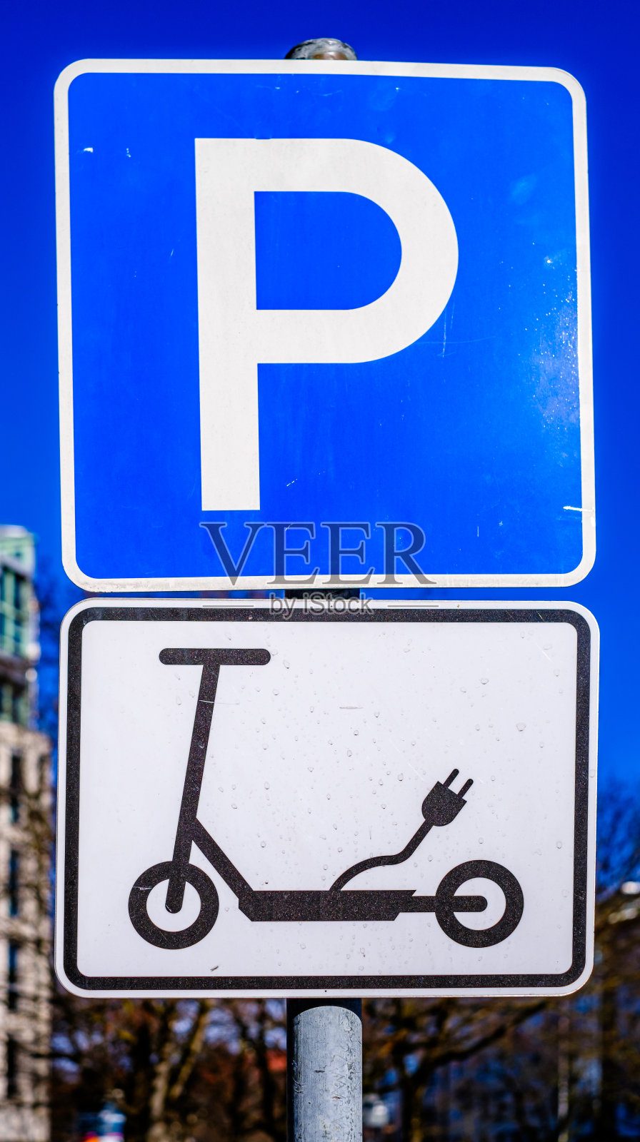 德国人行道上的电动滑板车照片摄影图片