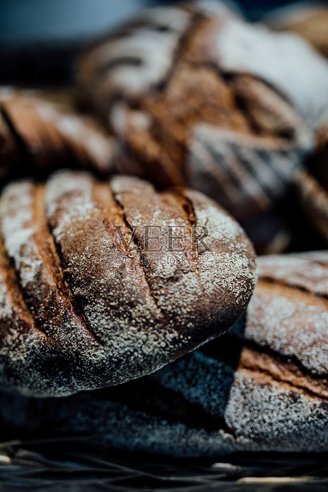 烘焙和供应皮塔饼、披萨和新鲜面包照片摄影图片