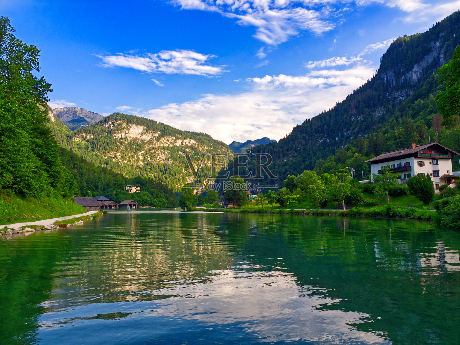 德国巴伐利亚州国王湖的倒影照片摄影图片