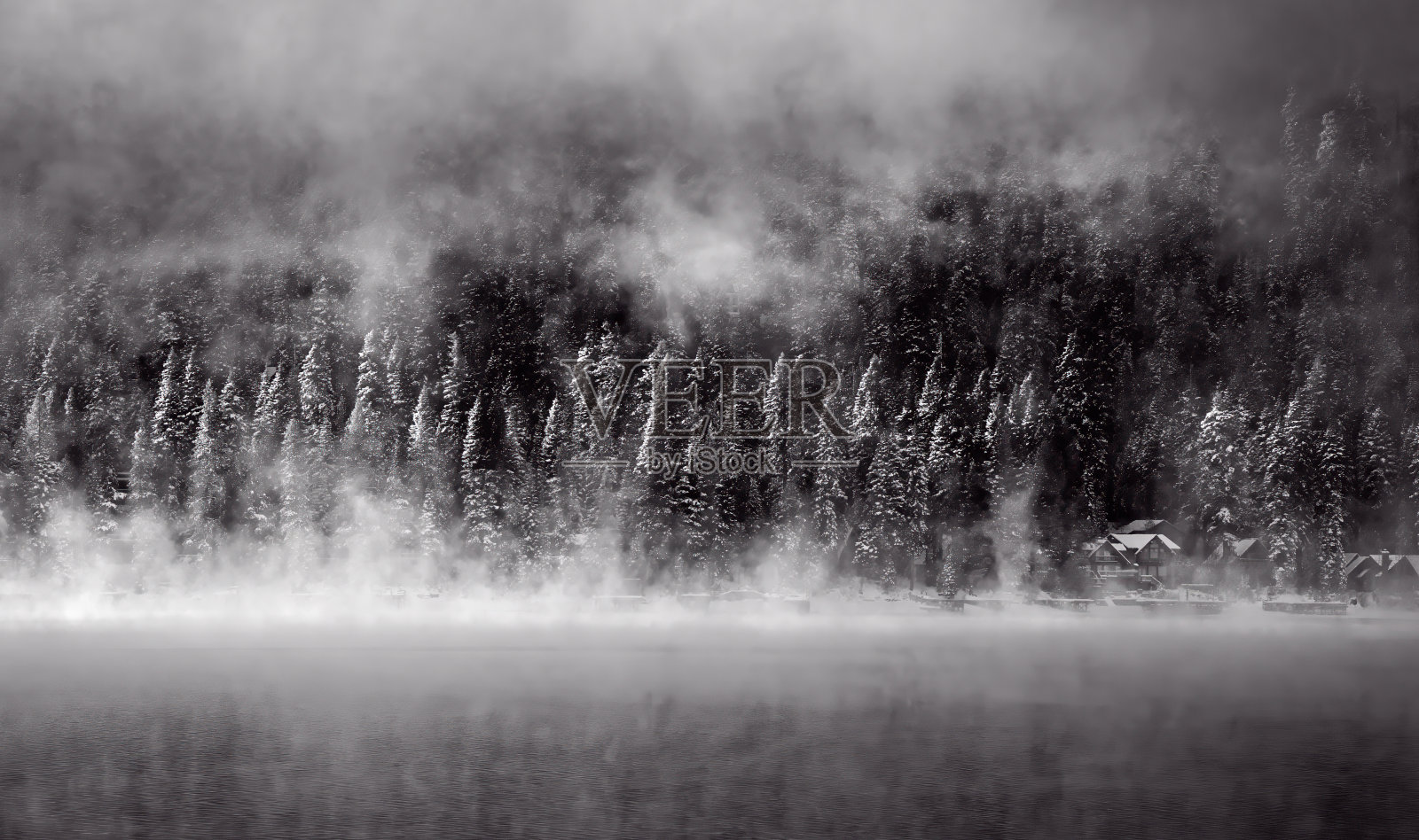 唐纳湖的晨雾照片摄影图片