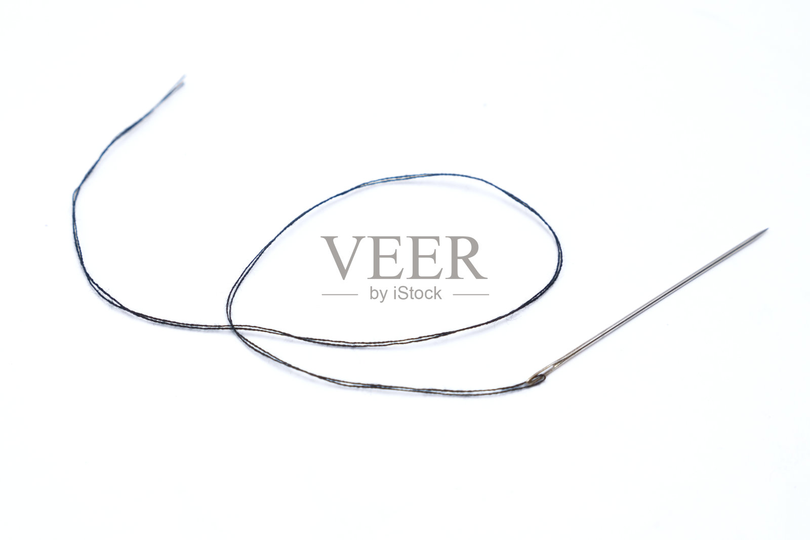 黑线和针套在白线上照片摄影图片