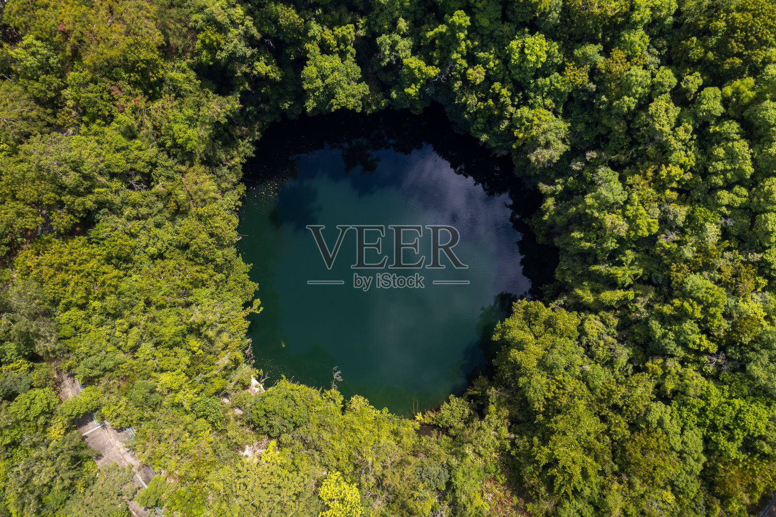 多米尼加共和国圣多明各三眼国家公园的美丽景色-水下泻湖，洞穴，花园照片摄影图片