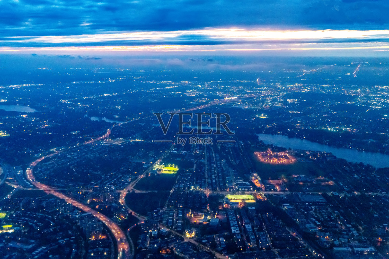 夜景鸟瞰蒙特利尔，加拿大照片摄影图片