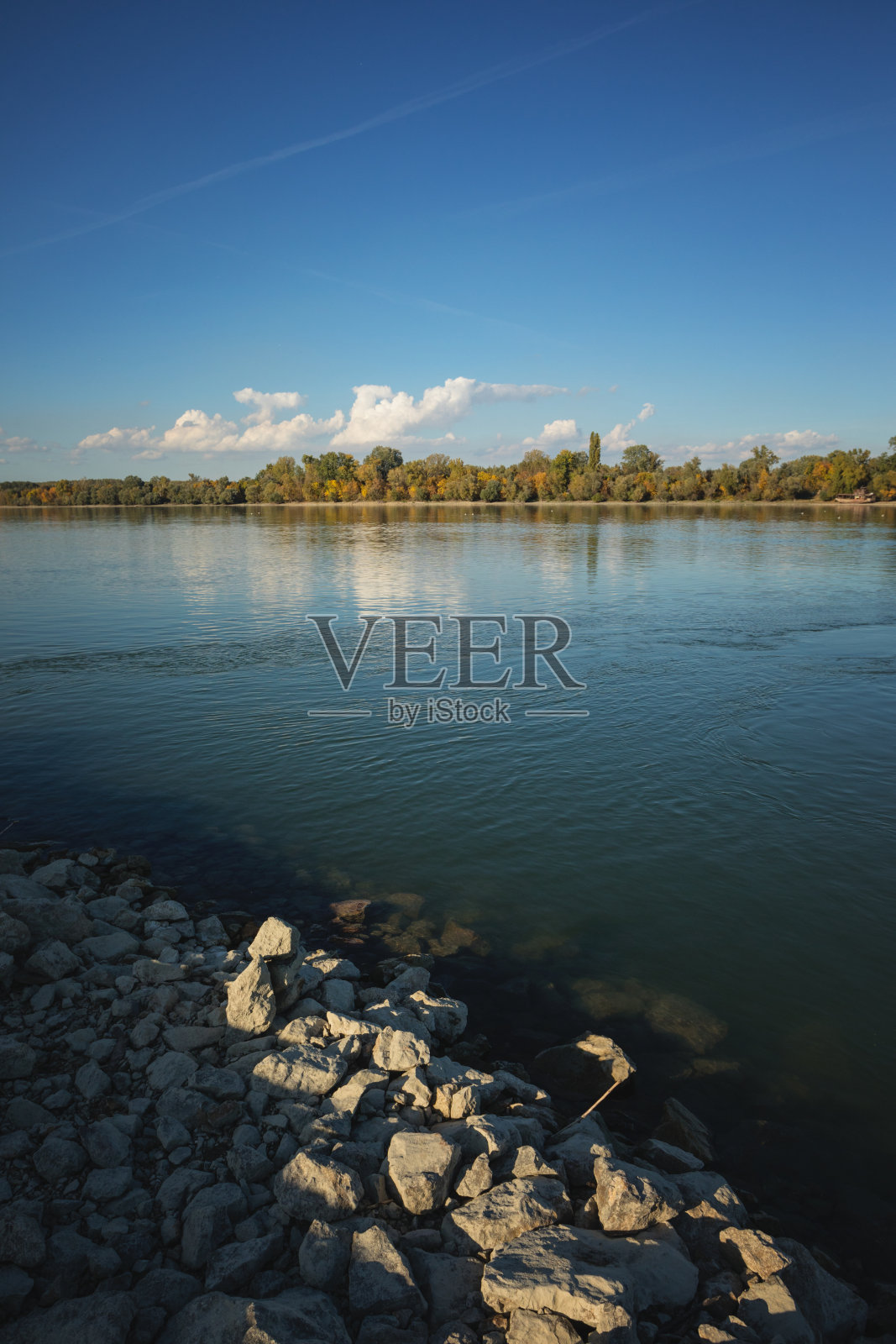 多瑙河的秋天照片摄影图片