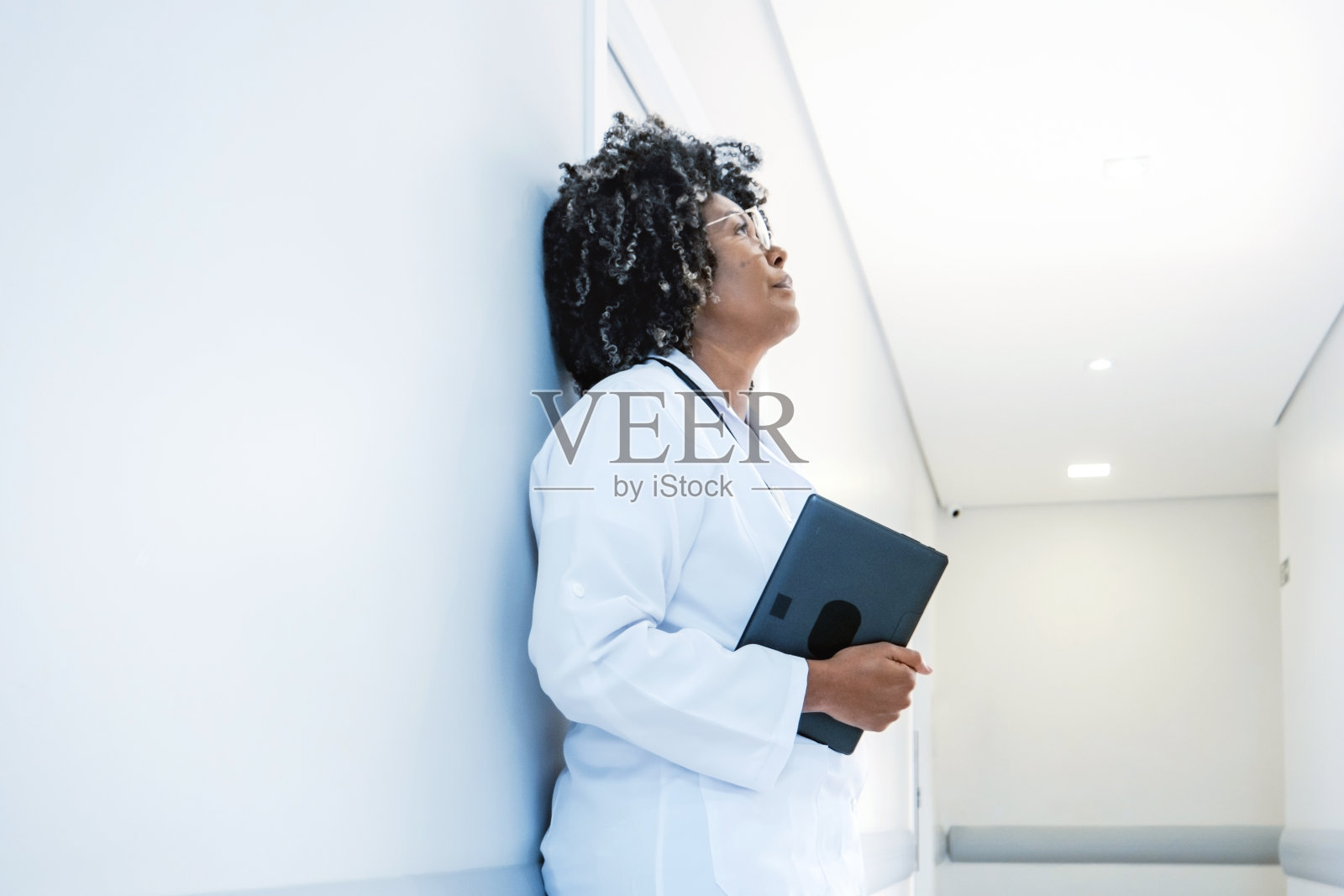 医院里的医生照片摄影图片