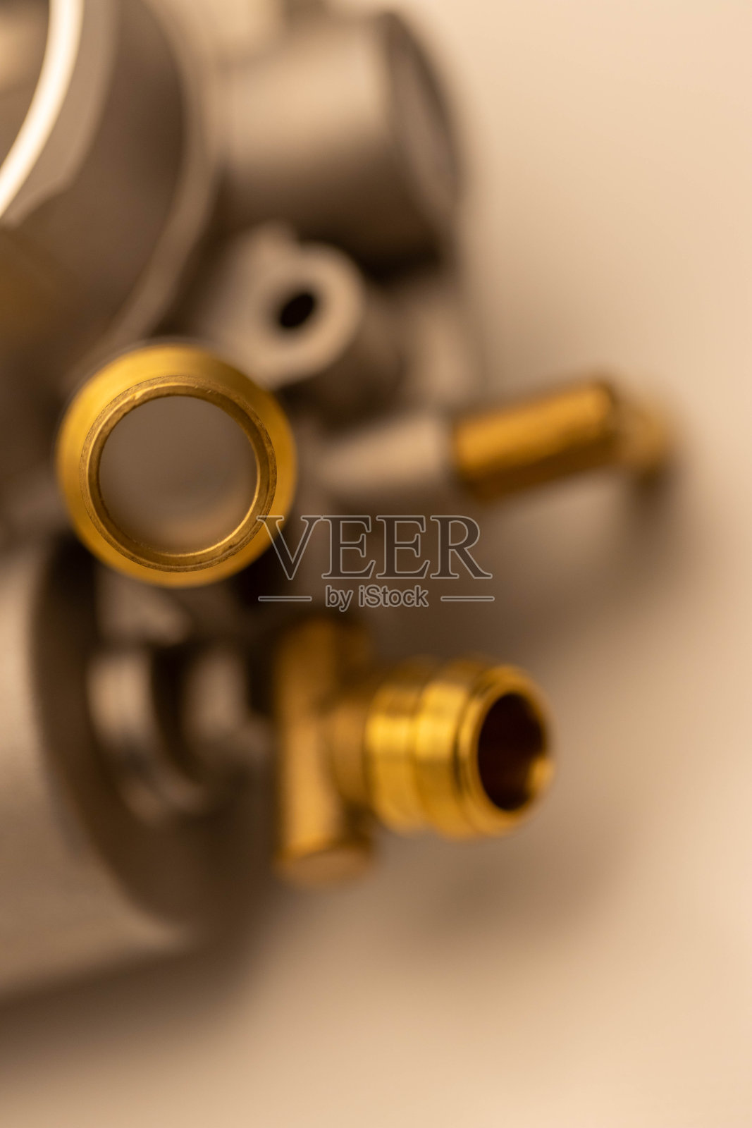 节流阀适用于汽油内燃机、铝铸件、黄铜件、青铜管、孔、机器、零配件、车辆照片摄影图片