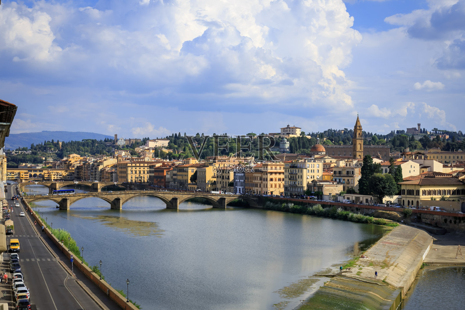 阿尔诺河在佛罗伦萨，托斯卡纳镇照片摄影图片