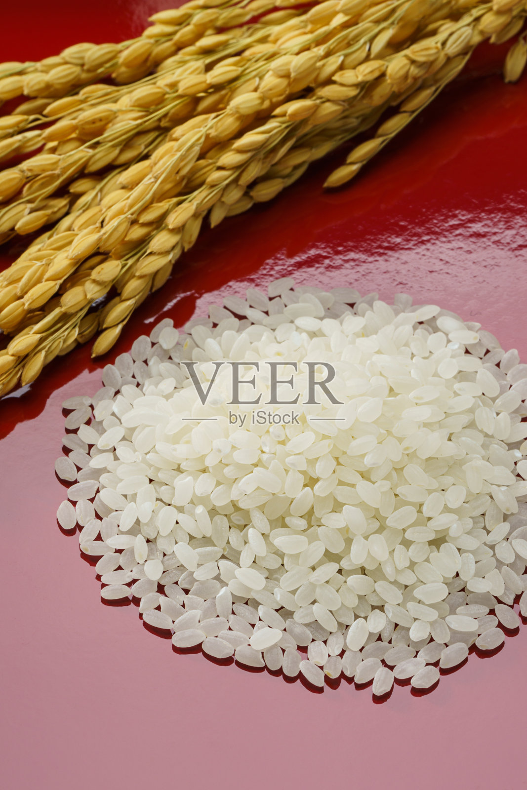 木桌上的日本白米饭照片摄影图片