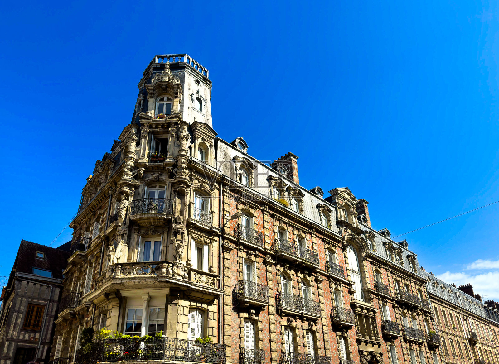 欧塞尔揭幕:漫步在历史村庄迷人的街道上照片摄影图片