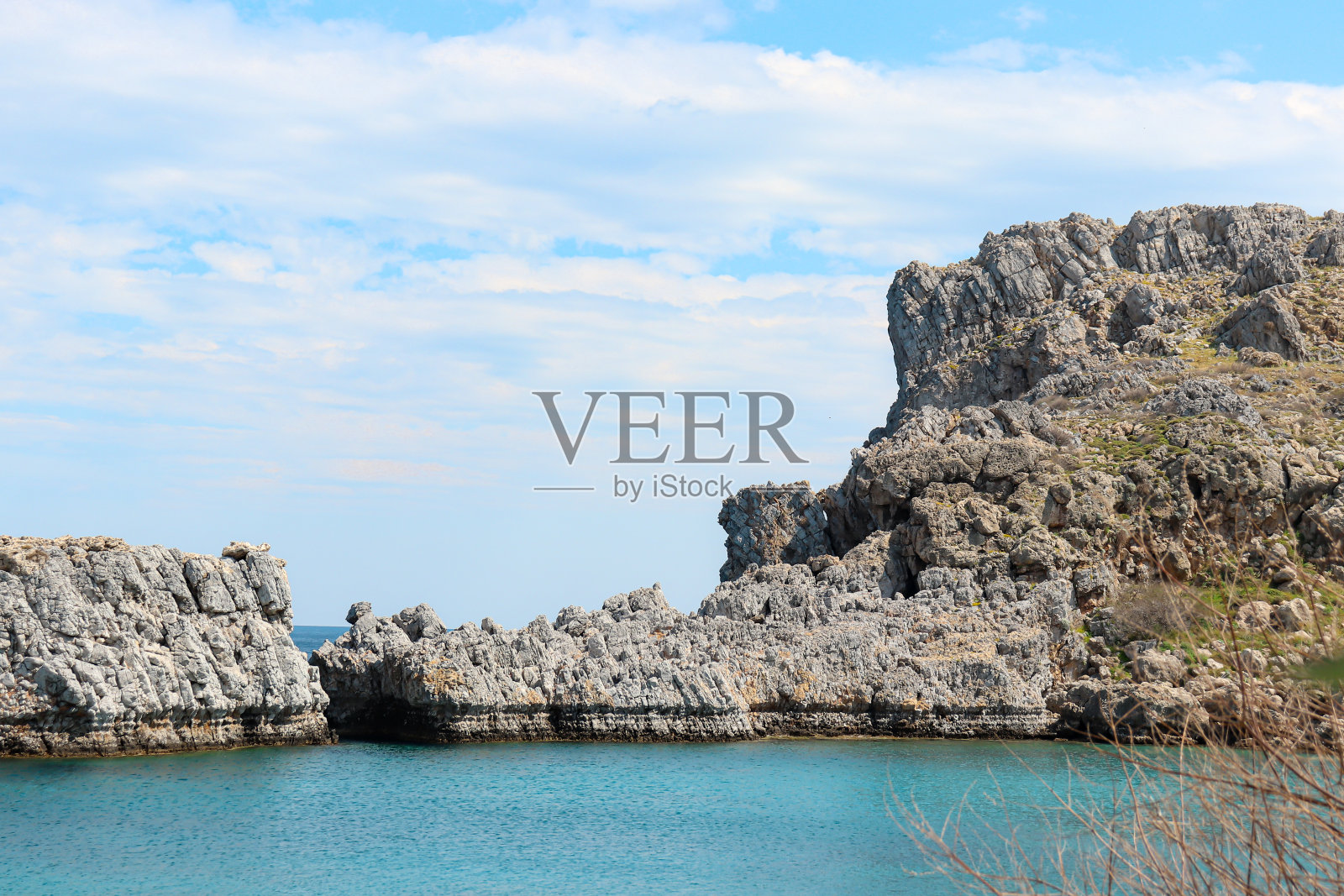 圣保罗湾海滩岩石在海水中形成小山照片摄影图片