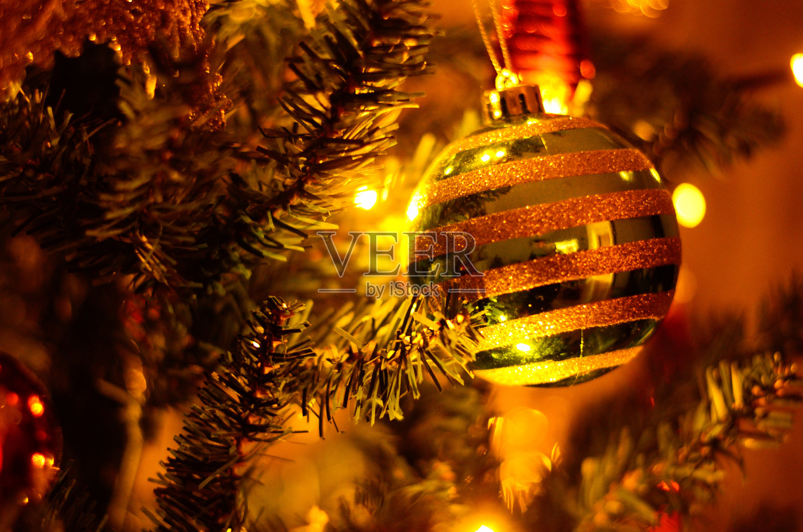 圣诞树和装饰品照片摄影图片