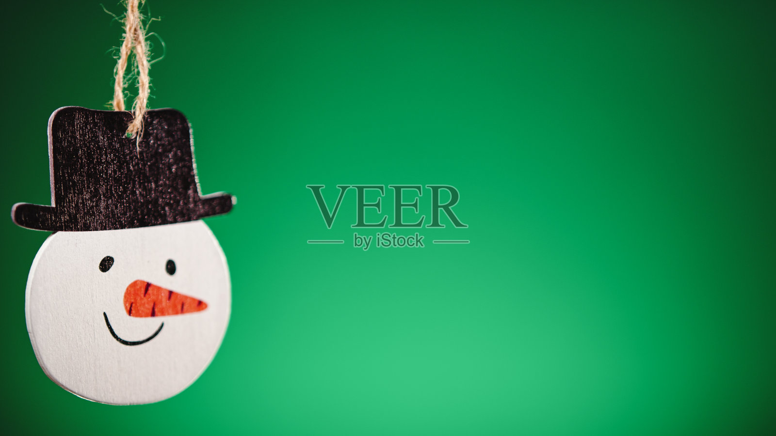 圣诞雪人装饰绿色背景照片摄影图片