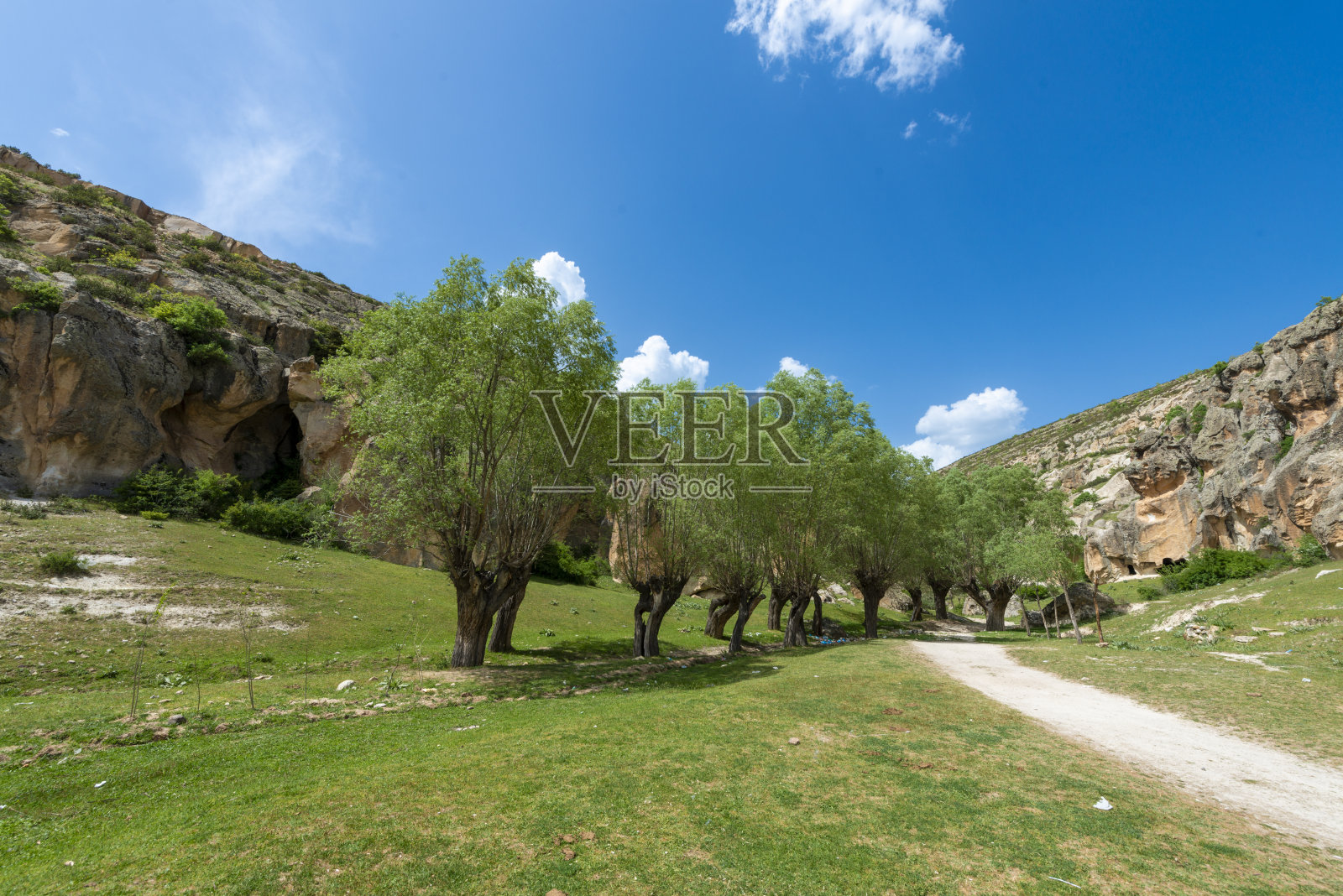 观赏弗里吉亚山谷的岩层和古石墓照片摄影图片