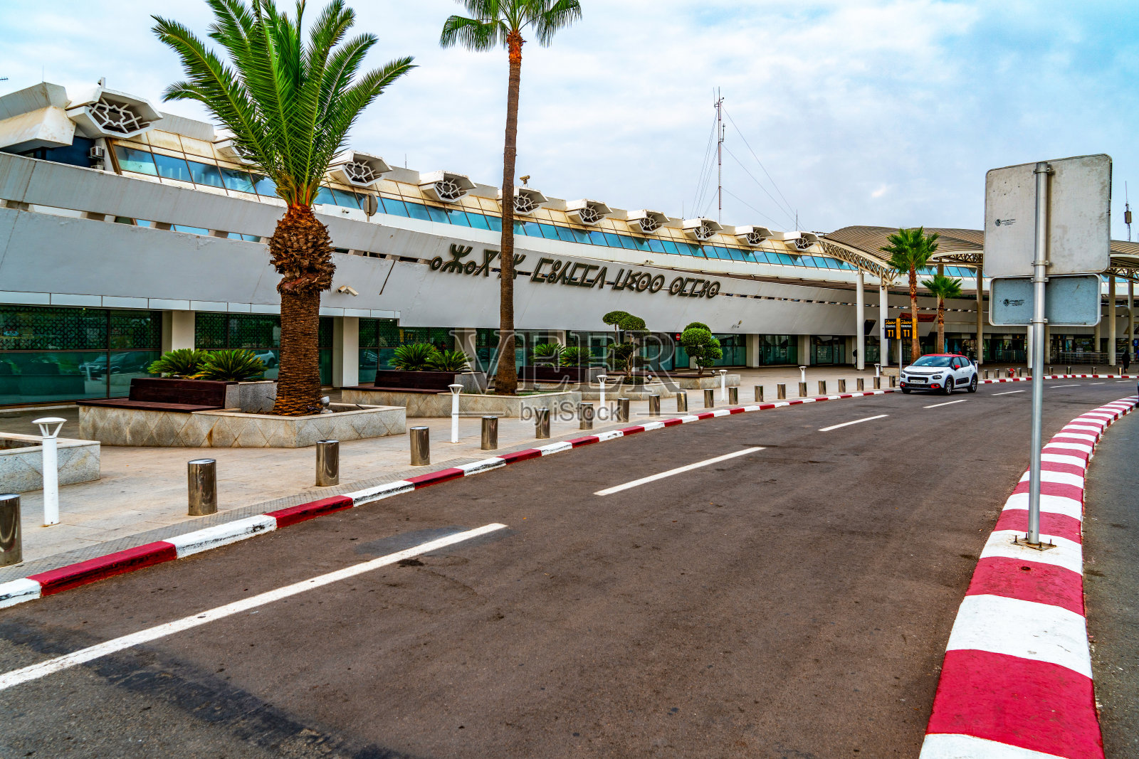 黎明时分，摩洛哥卡萨布兰卡穆罕默德五世国际机场照片摄影图片