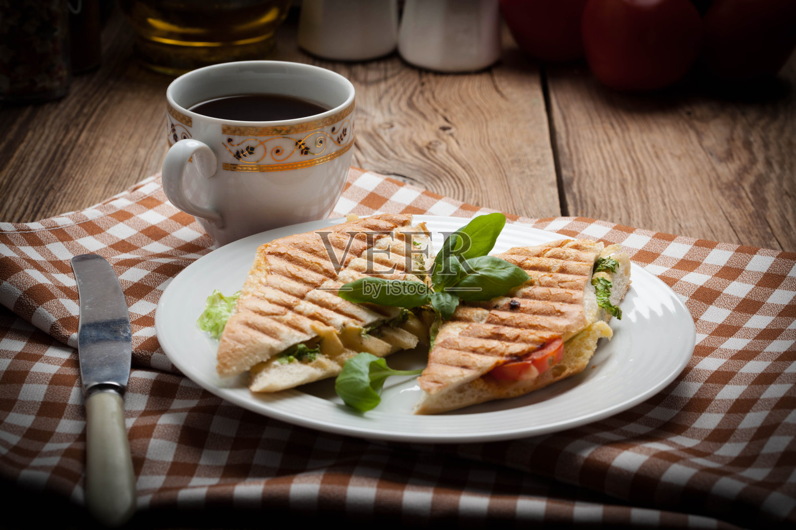 炸吐司三明治。照片摄影图片