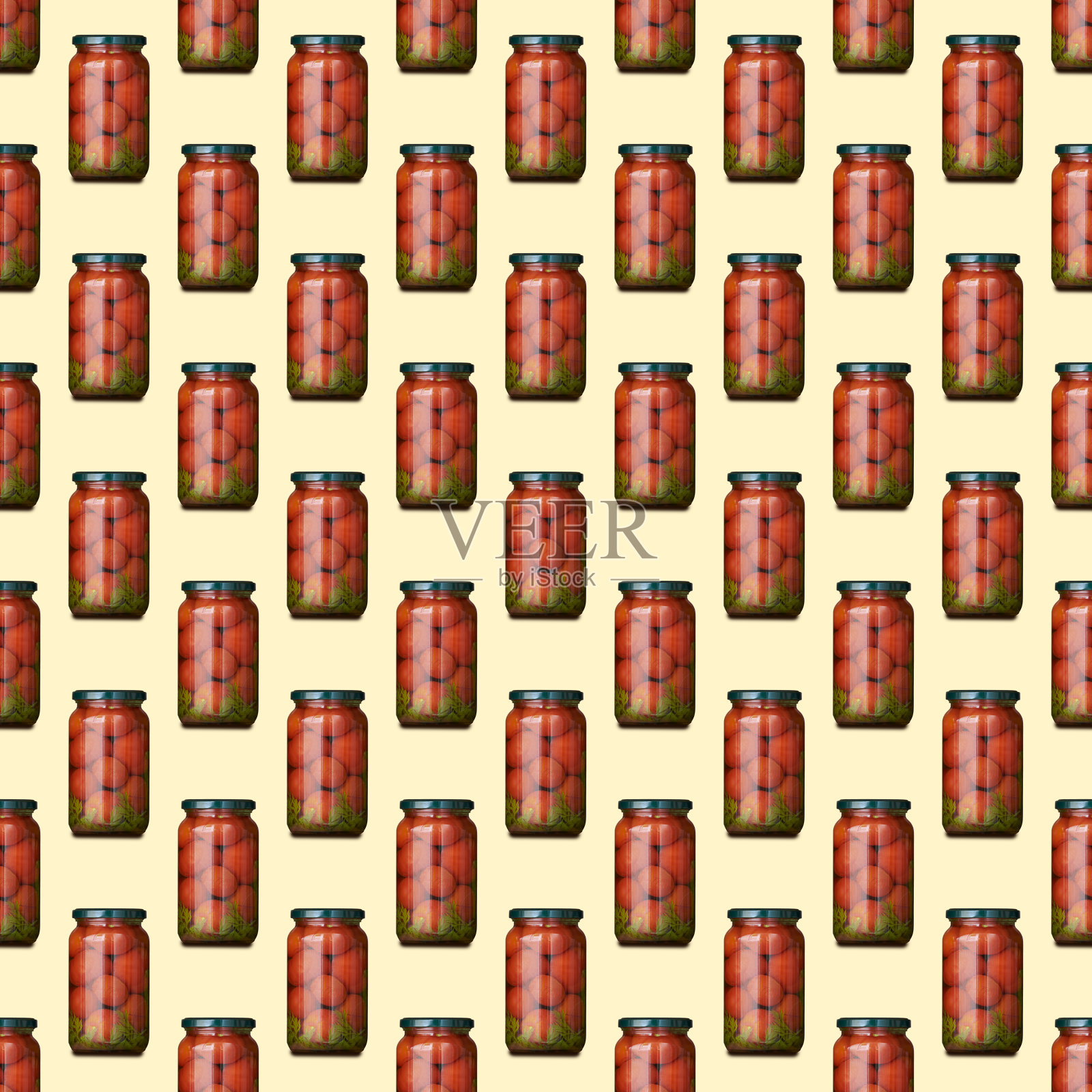 无缝图案的玻璃罐罐头西红柿是孤立的黄色背景。照片摄影图片