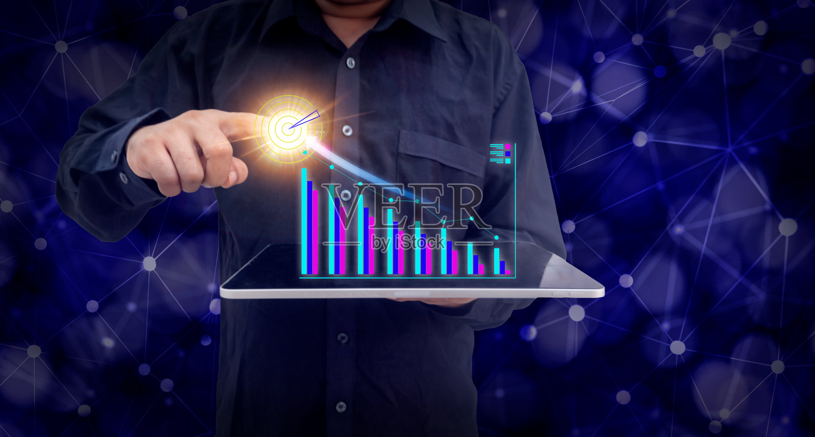 企业成长概念，展示营销图表，分析股票市场变化，实现目标营销照片摄影图片