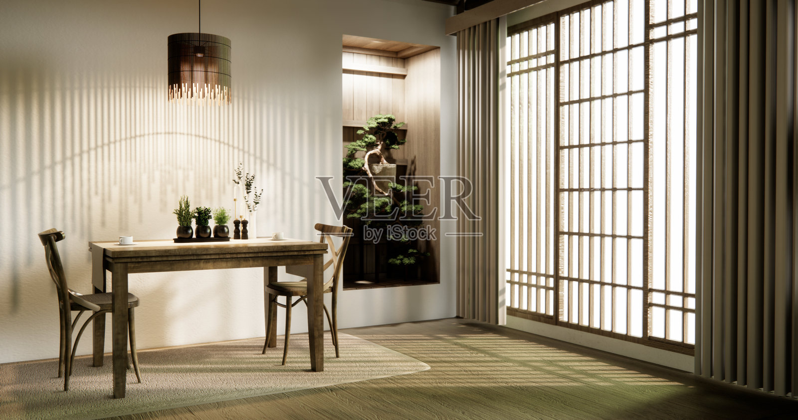 日式餐厅，日式长桌和木椅。照片摄影图片