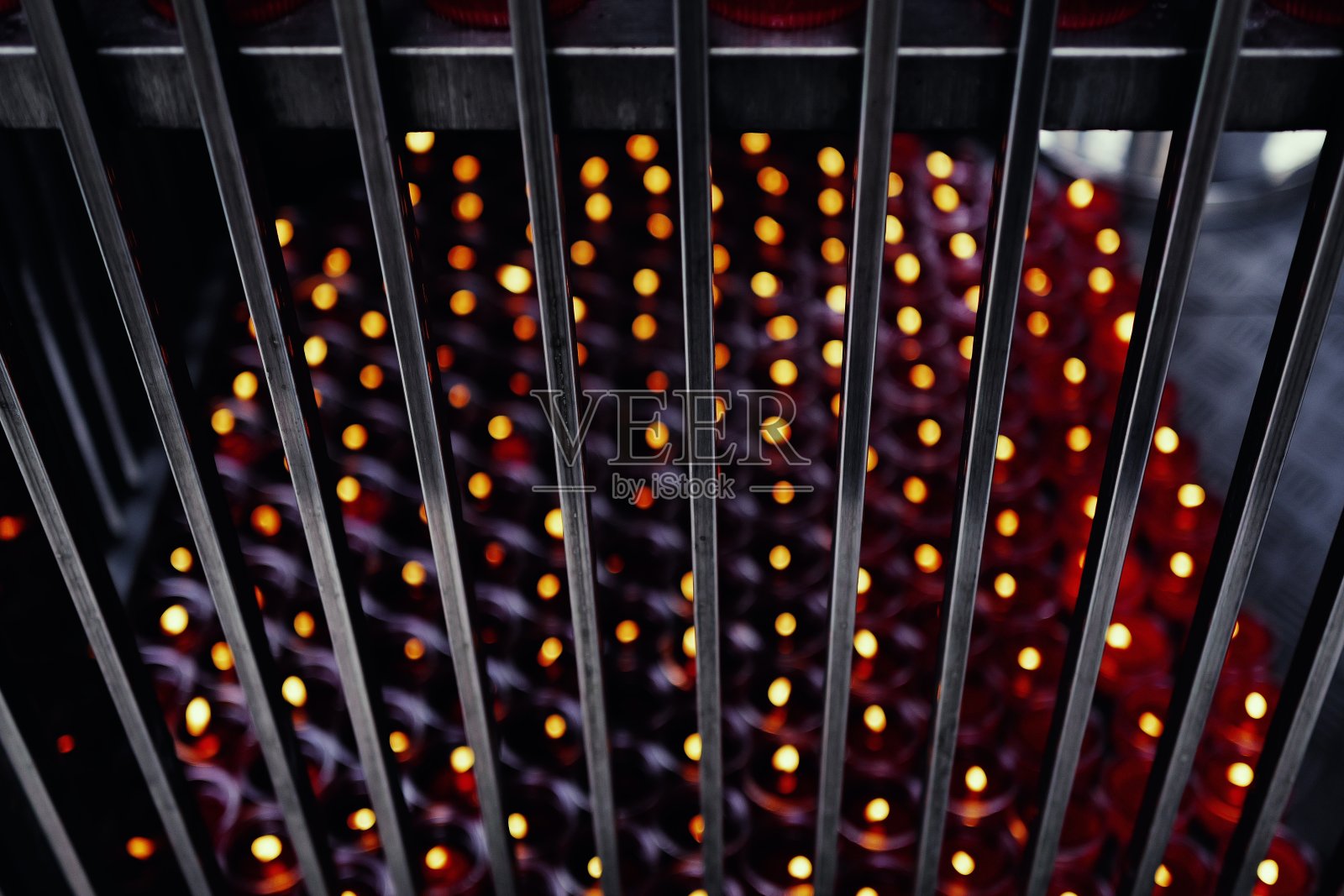 祈祷与照明:成都文殊寺油灯照片摄影图片