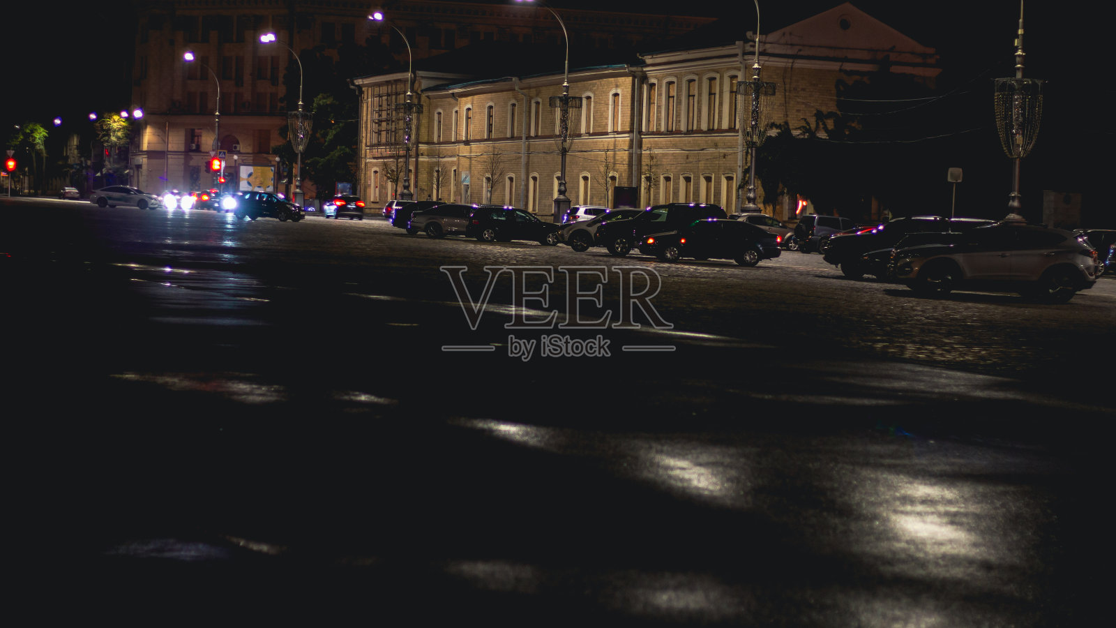 雨后哈尔科夫市中心的傍晚照片摄影图片