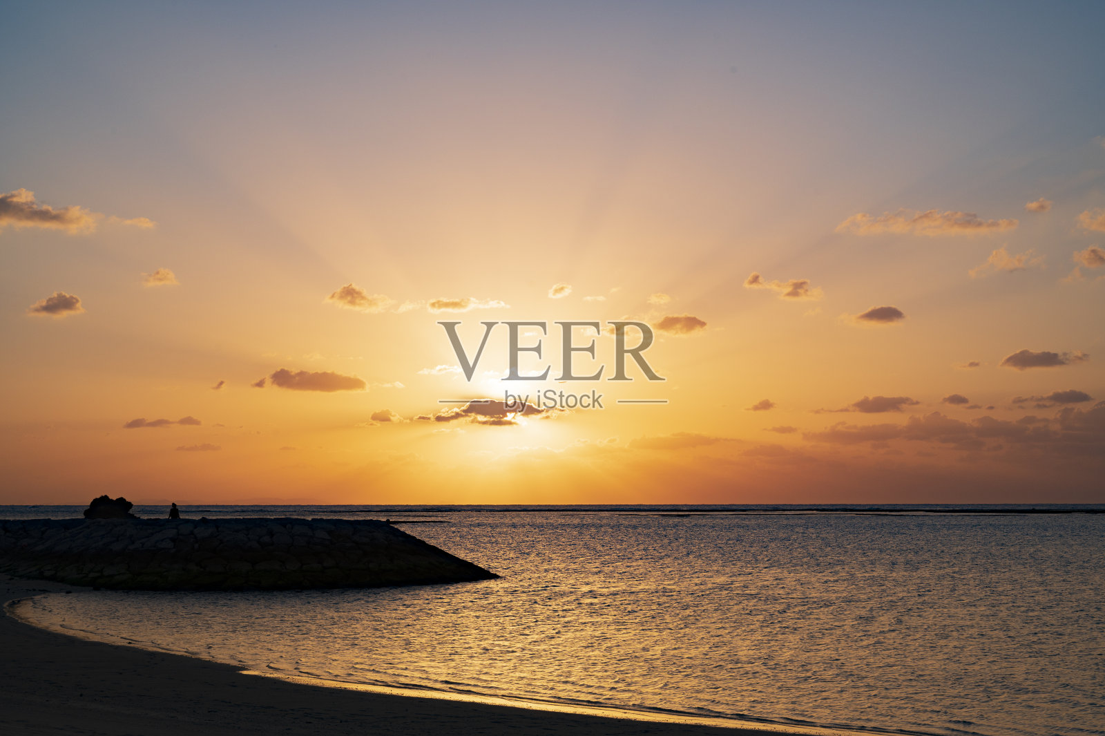 冲绳阿拉哈海滩的日落景色照片摄影图片