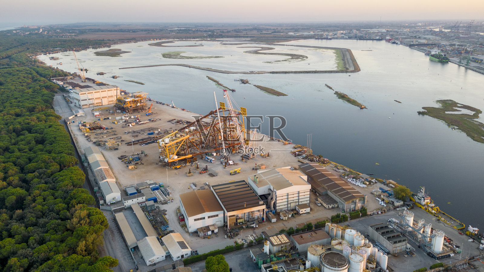 工业区-港口，鸟瞰图照片摄影图片
