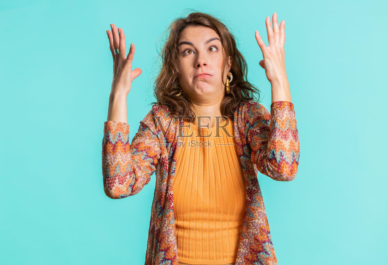 兴奋惊诧的女子露出爆头，忧心惊诧的少女，恍然大悟照片摄影图片