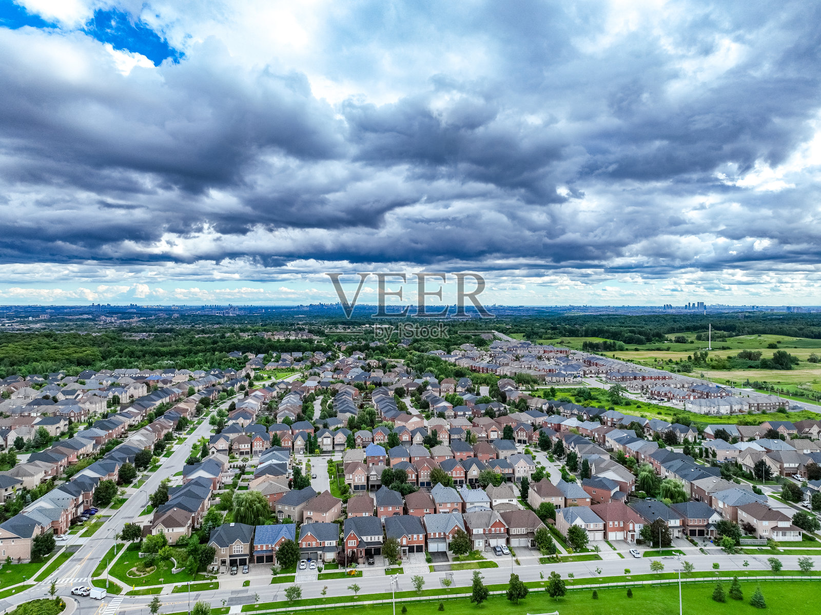 塔山和威廉尼尔社区公园在巴瑟斯特街和国王沃恩路，列治文山，加拿大照片摄影图片