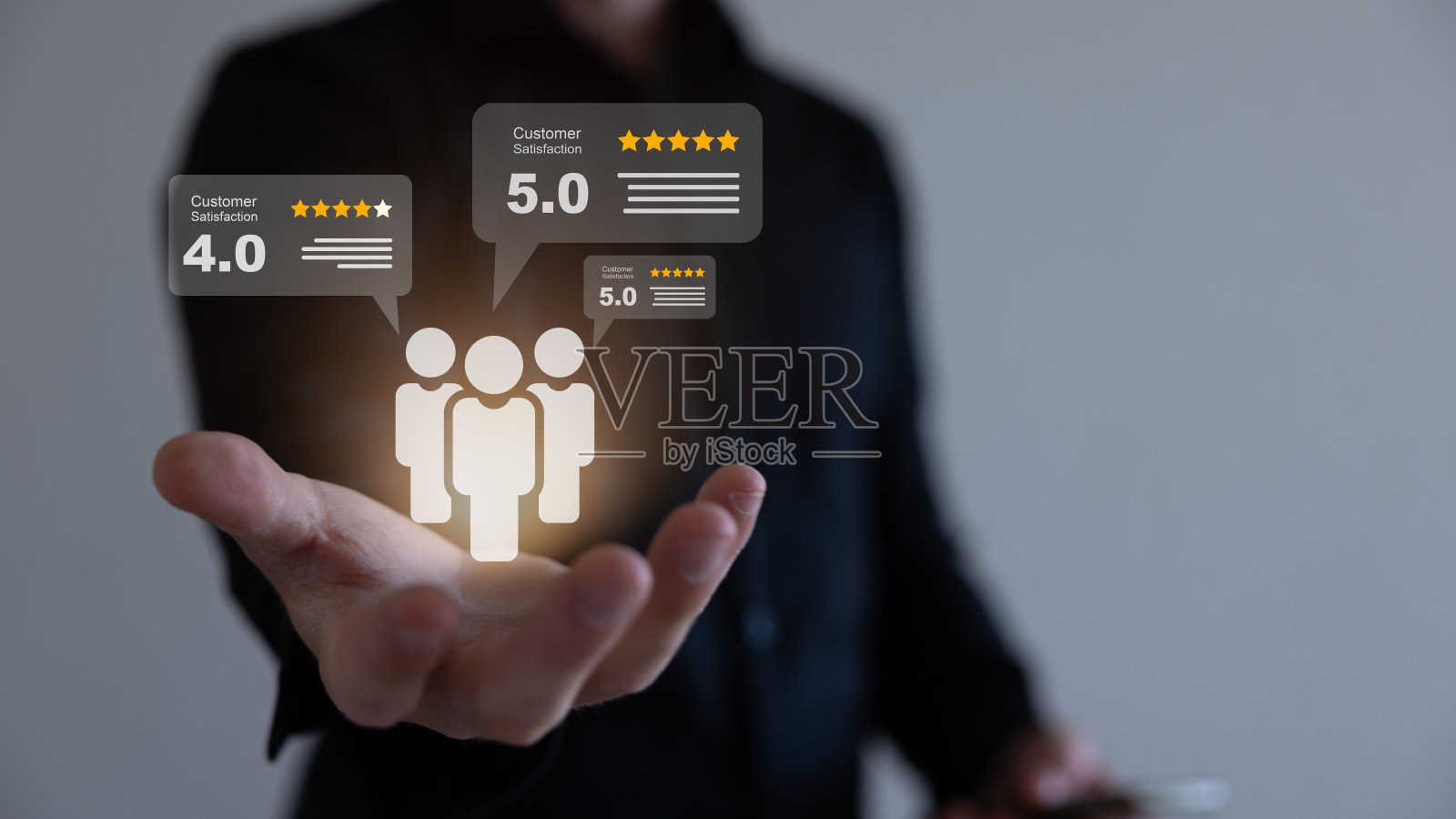 客户体验理念，最佳服务满意度评级由客户亲手呈现，五星优秀评级。评审，反馈，好，最好的产品和服务。照片摄影图片