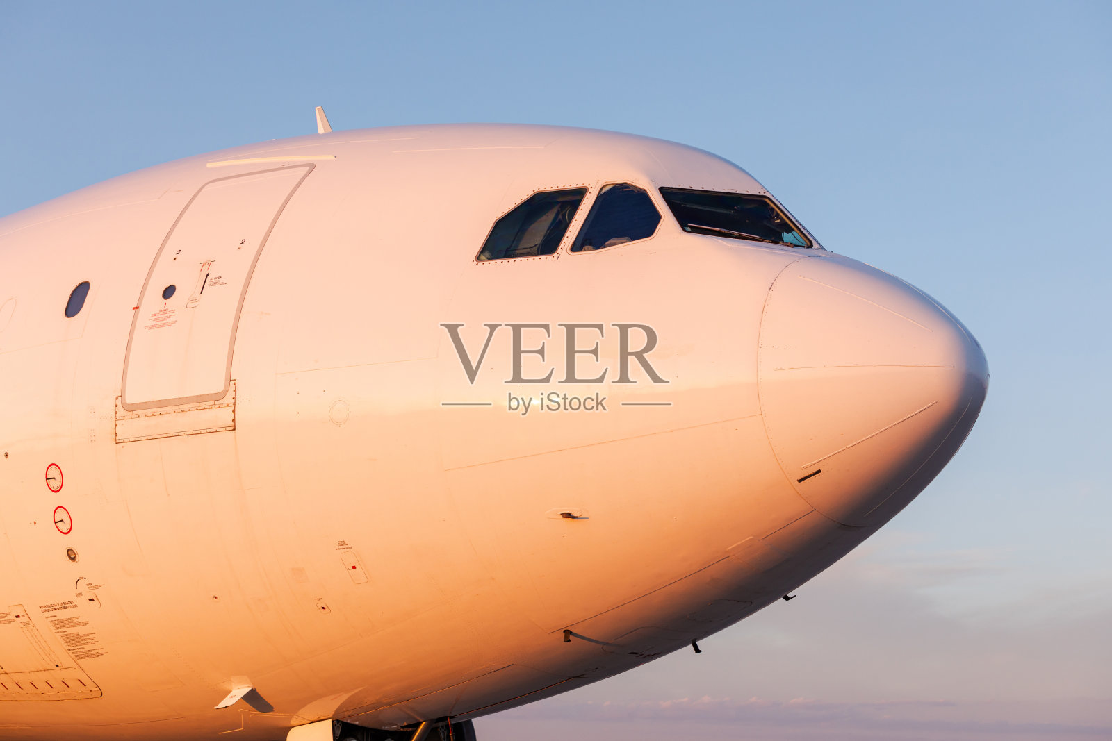 飞机的前锥体照片摄影图片