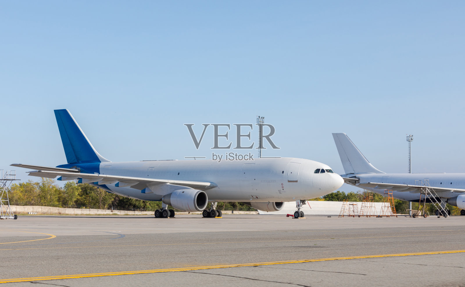 国际机场的飞机照片摄影图片