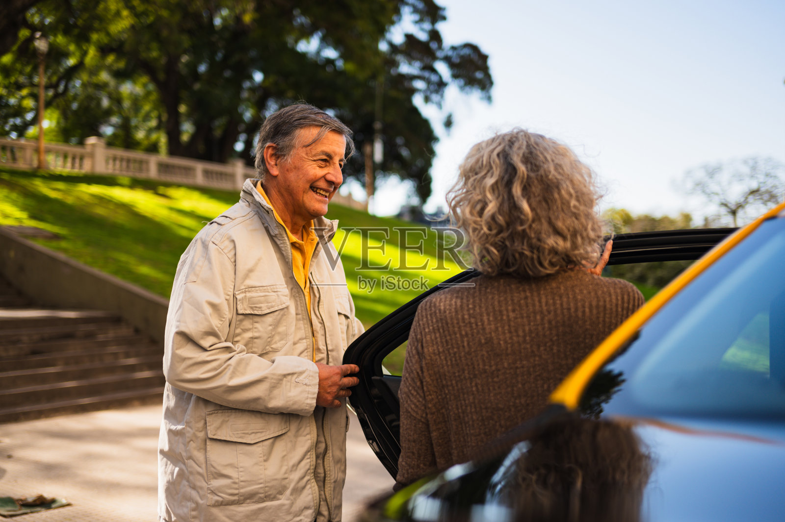 一对在阿根廷布宜诺斯艾利斯城市旅游的夫妇照片摄影图片