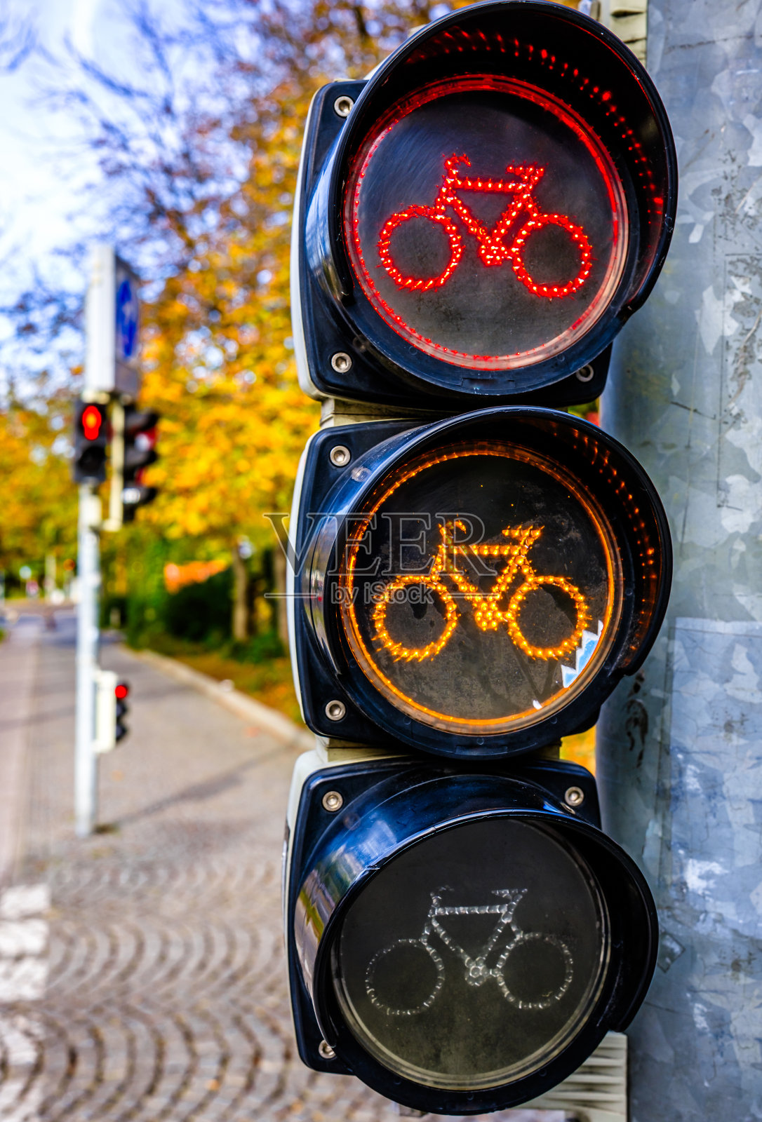 德国典型的自行车红绿灯照片摄影图片