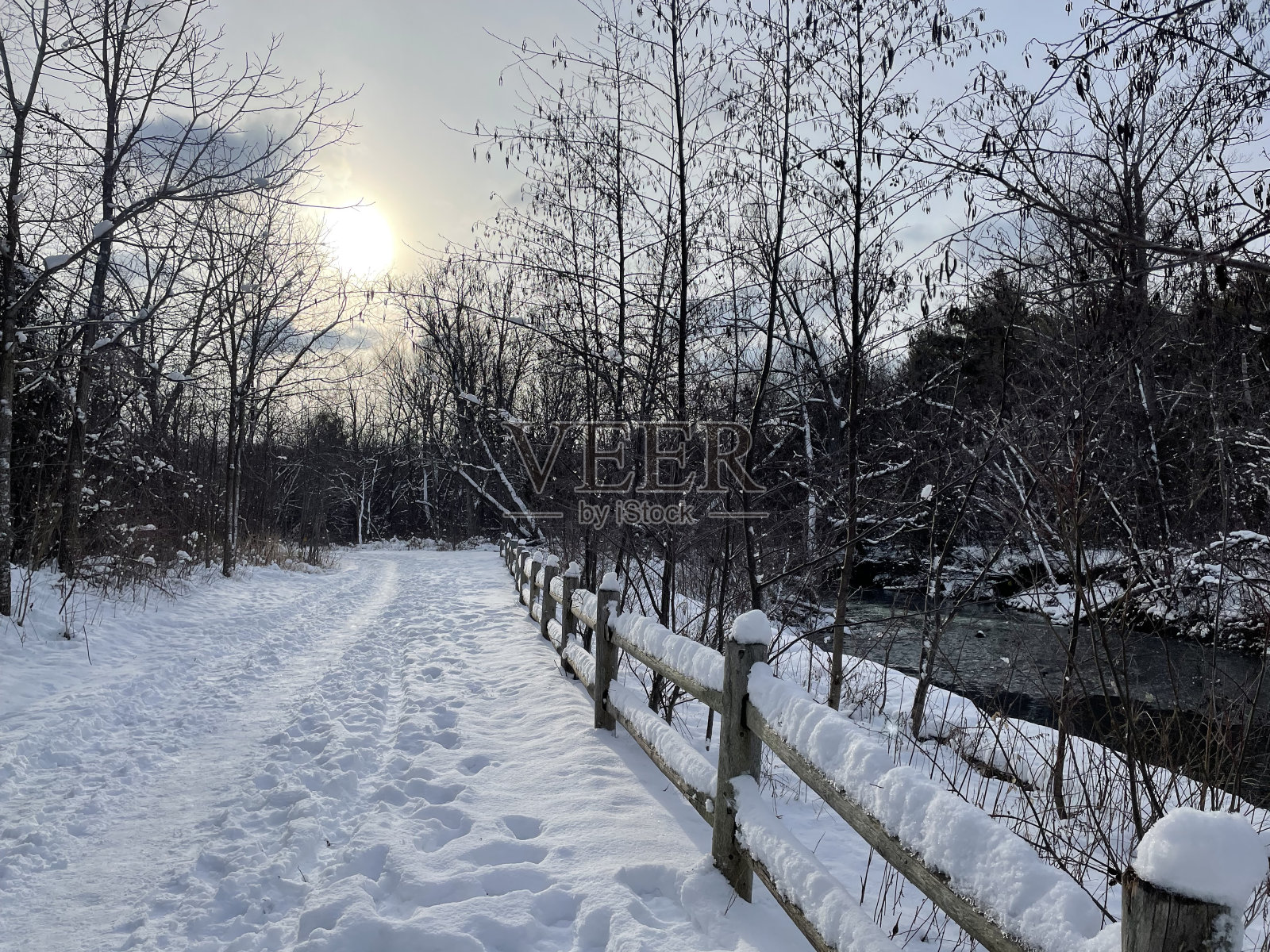 白雪皑皑的途径照片摄影图片