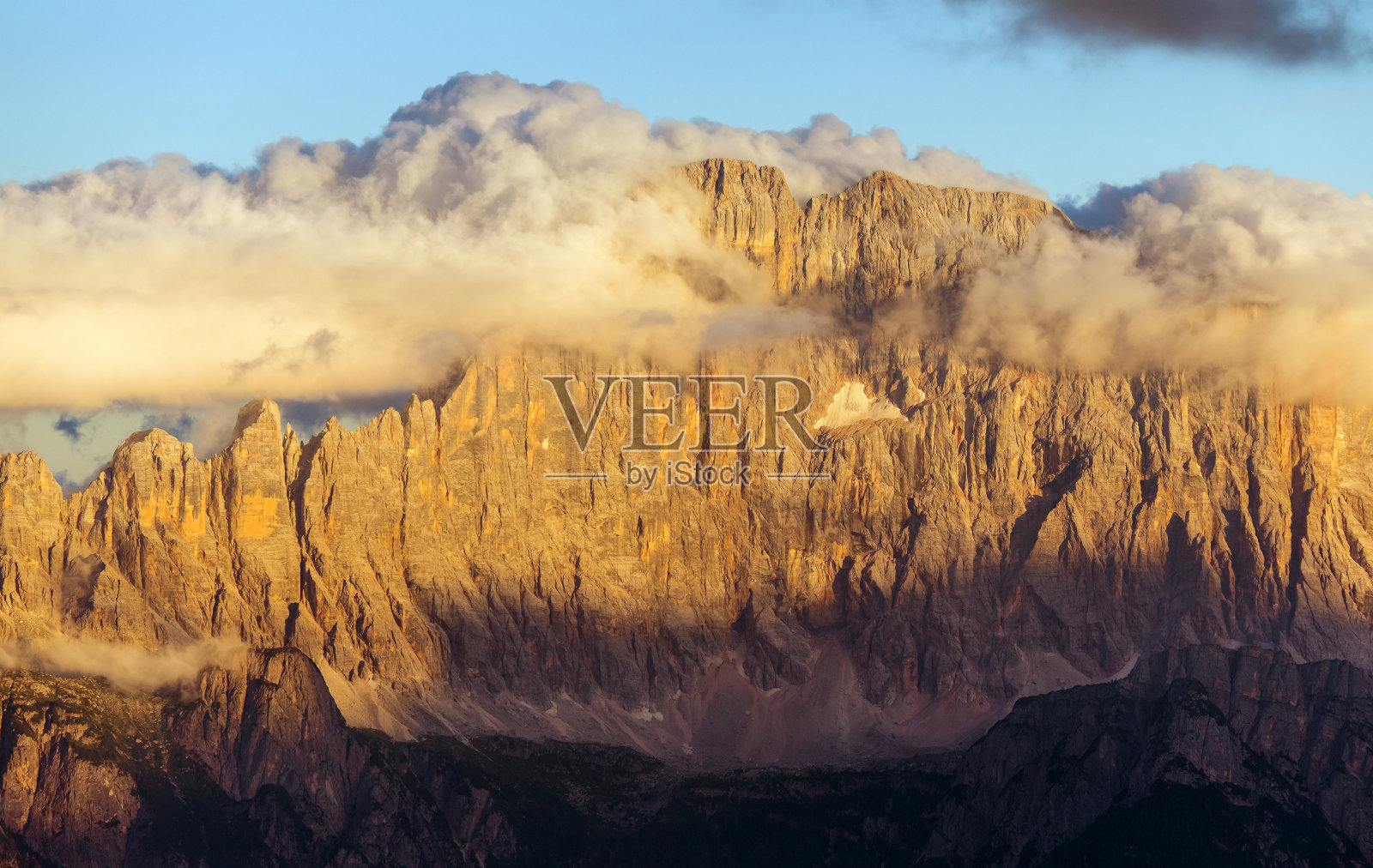 奇维塔山傍晚日落阿尔卑斯山白云石山脉照片摄影图片