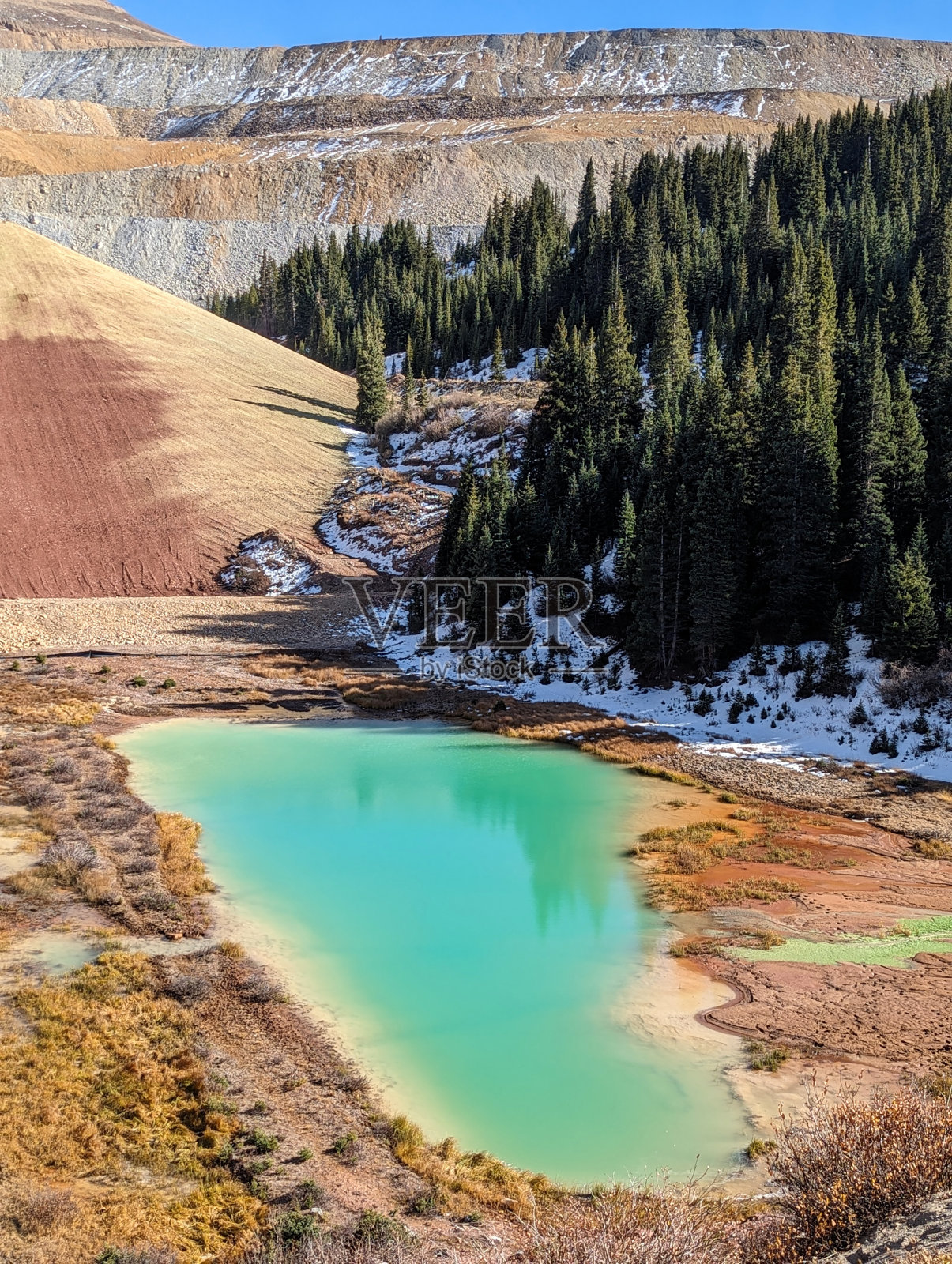 科罗拉多州弗里蒙特山口和克林顿峰附近的矿山尾矿库照片摄影图片