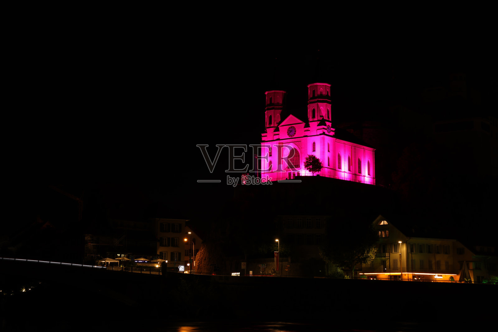 粉红色的阿尔堡归正教堂照片摄影图片